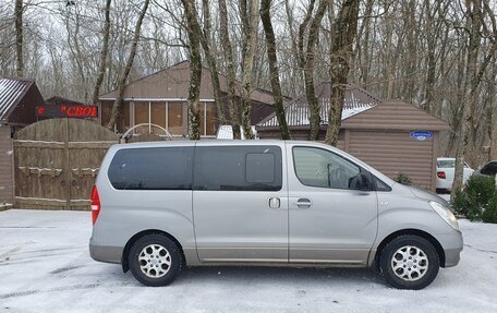 Hyundai H-1 II рестайлинг, 2011 год, 1 685 000 рублей, 3 фотография