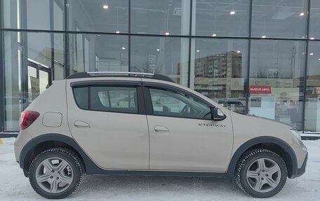 Renault Sandero II рестайлинг, 2021 год, 1 404 000 рублей, 5 фотография