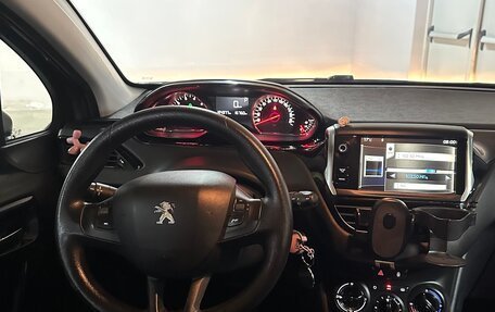 Peugeot 208 II, 2013 год, 750 000 рублей, 16 фотография