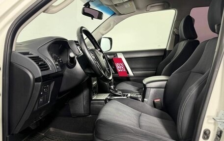 Toyota Land Cruiser Prado 150 рестайлинг 2, 2019 год, 4 000 000 рублей, 10 фотография