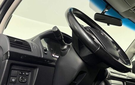 Toyota Land Cruiser Prado 150 рестайлинг 2, 2019 год, 4 000 000 рублей, 11 фотография