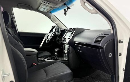 Toyota Land Cruiser Prado 150 рестайлинг 2, 2019 год, 4 000 000 рублей, 15 фотография