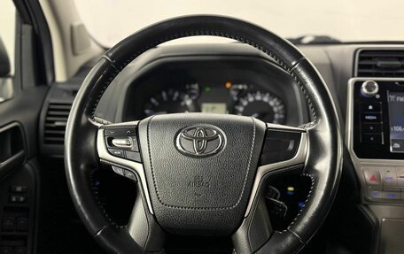 Toyota Land Cruiser Prado 150 рестайлинг 2, 2019 год, 4 000 000 рублей, 19 фотография