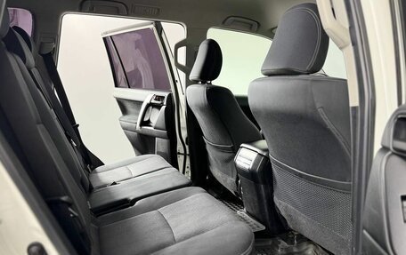 Toyota Land Cruiser Prado 150 рестайлинг 2, 2019 год, 4 000 000 рублей, 16 фотография