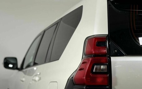 Toyota Land Cruiser Prado 150 рестайлинг 2, 2019 год, 4 000 000 рублей, 25 фотография