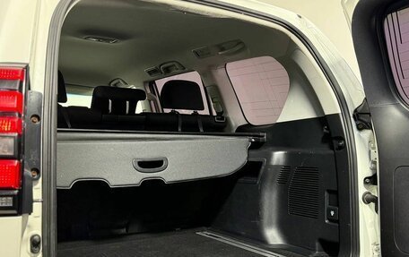 Toyota Land Cruiser Prado 150 рестайлинг 2, 2019 год, 4 000 000 рублей, 22 фотография