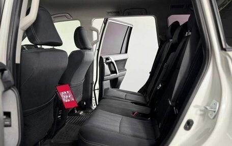 Toyota Land Cruiser Prado 150 рестайлинг 2, 2019 год, 4 000 000 рублей, 14 фотография