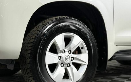 Toyota Land Cruiser Prado 150 рестайлинг 2, 2019 год, 4 000 000 рублей, 26 фотография