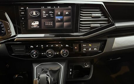 Volkswagen Multivan T6 рестайлинг, 2022 год, 7 450 000 рублей, 12 фотография