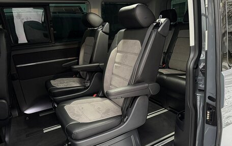 Volkswagen Multivan T6 рестайлинг, 2022 год, 7 450 000 рублей, 10 фотография