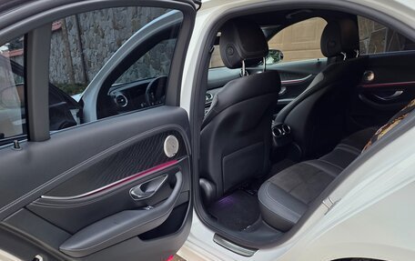 Mercedes-Benz E-Класс, 2021 год, 4 520 000 рублей, 32 фотография