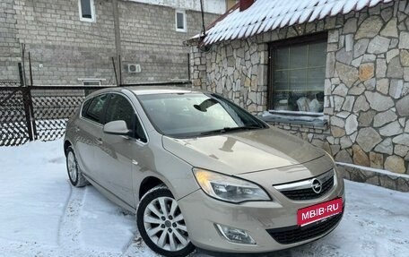 Opel Astra J, 2011 год, 695 000 рублей, 1 фотография