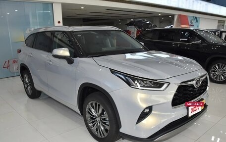 Toyota Highlander, 2025 год, 5 650 000 рублей, 3 фотография