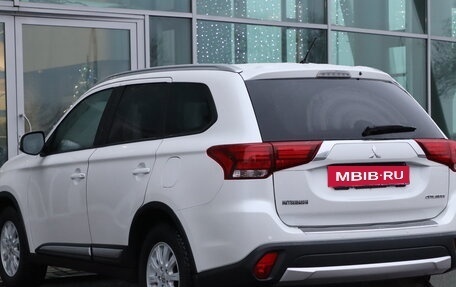 Mitsubishi Outlander III рестайлинг 3, 2016 год, 1 490 000 рублей, 3 фотография