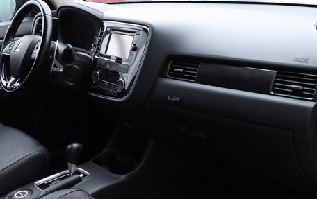 Mitsubishi Outlander III рестайлинг 3, 2016 год, 1 490 000 рублей, 12 фотография