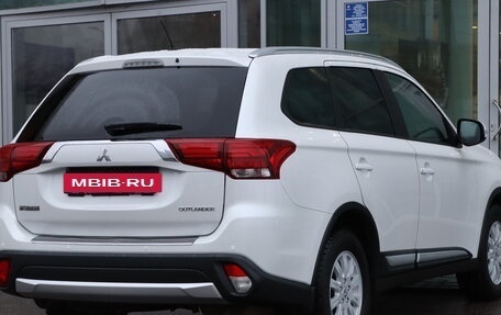 Mitsubishi Outlander III рестайлинг 3, 2016 год, 1 490 000 рублей, 5 фотография