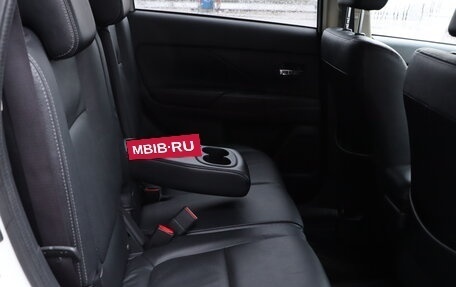 Mitsubishi Outlander III рестайлинг 3, 2016 год, 1 490 000 рублей, 21 фотография