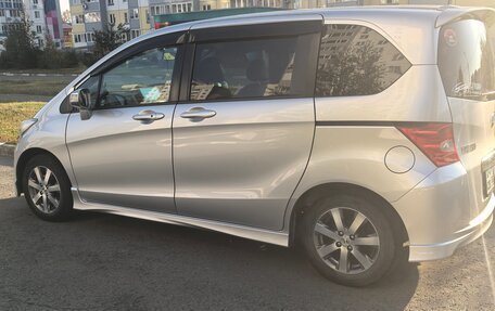 Honda Freed I, 2011 год, 1 050 000 рублей, 2 фотография