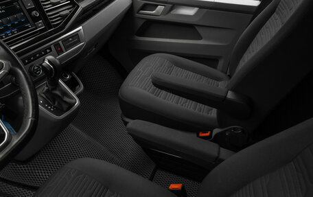 Volkswagen Caravelle T6 рестайлинг, 2021 год, 4 390 000 рублей, 20 фотография