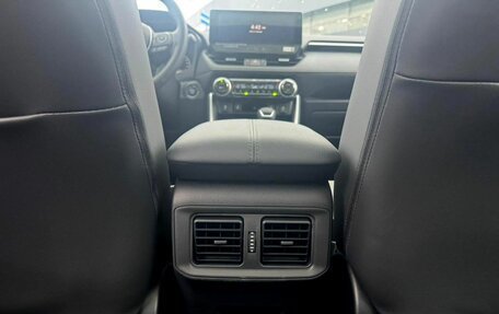 Toyota RAV4, 2025 год, 4 390 000 рублей, 24 фотография