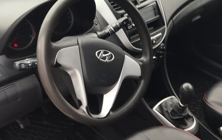 Hyundai Solaris II рестайлинг, 2013 год, 950 000 рублей, 3 фотография