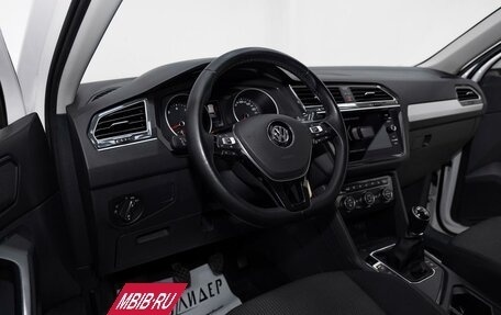 Volkswagen Tiguan II, 2020 год, 1 799 000 рублей, 6 фотография