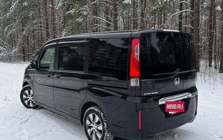 Honda Stepwgn IV, 2016 год, 1 930 000 рублей, 13 фотография