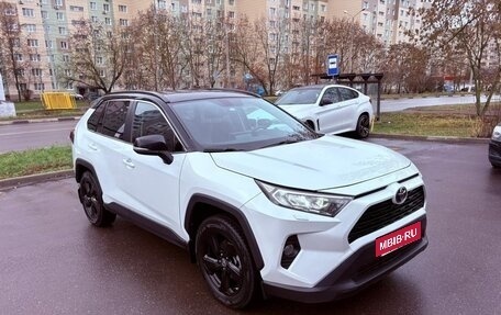 Toyota RAV4, 2021 год, 4 200 000 рублей, 2 фотография