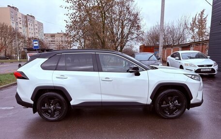 Toyota RAV4, 2021 год, 4 200 000 рублей, 4 фотография