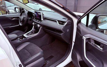 Toyota RAV4, 2021 год, 4 200 000 рублей, 8 фотография