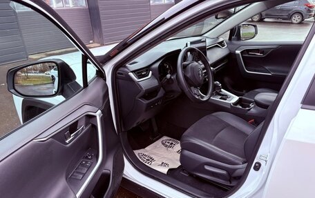 Toyota RAV4, 2021 год, 4 200 000 рублей, 13 фотография