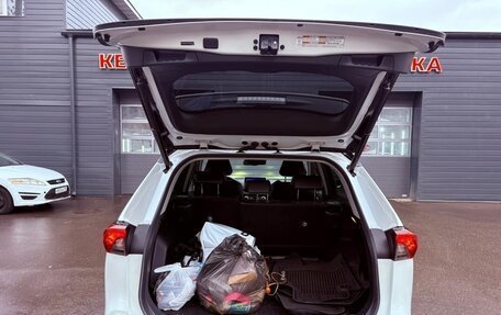 Toyota RAV4, 2021 год, 4 200 000 рублей, 10 фотография