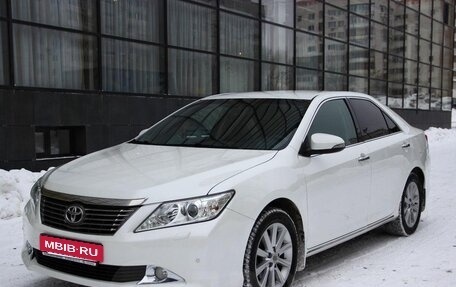 Toyota Camry, 2013 год, 2 000 000 рублей, 2 фотография