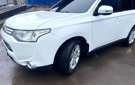 Mitsubishi Outlander III рестайлинг 3, 2012 год, 1 240 000 рублей, 4 фотография