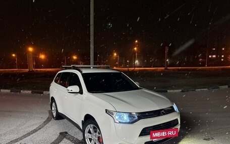 Mitsubishi Outlander III рестайлинг 3, 2012 год, 1 240 000 рублей, 12 фотография