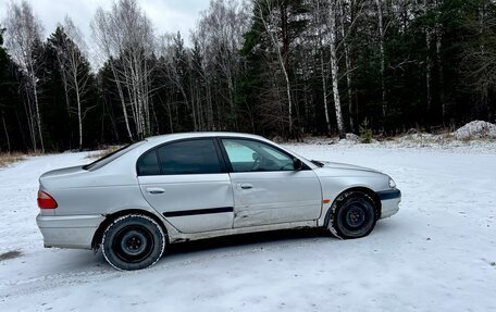 Toyota Avensis III рестайлинг, 2002 год, 170 000 рублей, 10 фотография