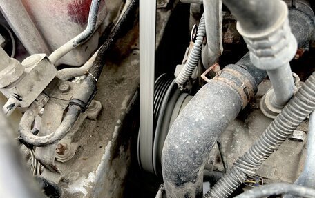 Toyota Avensis III рестайлинг, 2002 год, 170 000 рублей, 25 фотография