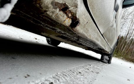 Toyota Avensis III рестайлинг, 2002 год, 170 000 рублей, 28 фотография