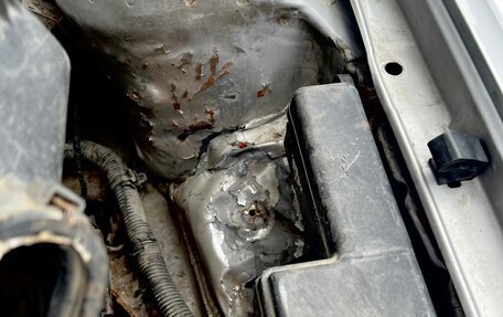 Toyota Avensis III рестайлинг, 2002 год, 170 000 рублей, 26 фотография