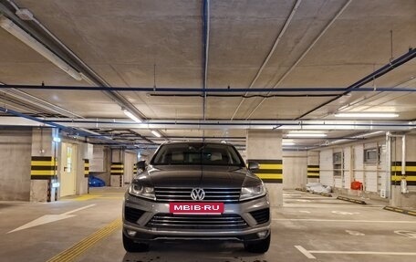 Volkswagen Touareg III, 2015 год, 2 950 000 рублей, 2 фотография