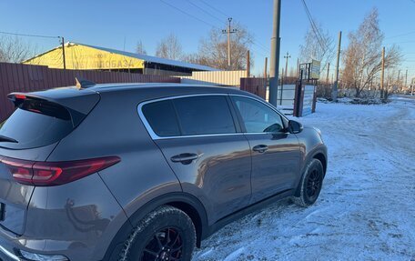 KIA Sportage IV рестайлинг, 2020 год, 2 300 000 рублей, 5 фотография