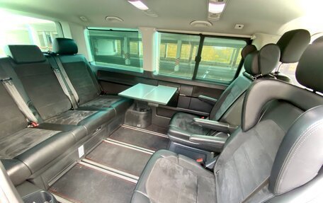 Volkswagen Multivan T6 рестайлинг, 2019 год, 6 000 000 рублей, 12 фотография