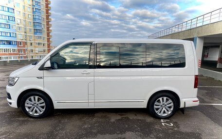 Volkswagen Multivan T6 рестайлинг, 2019 год, 6 000 000 рублей, 9 фотография