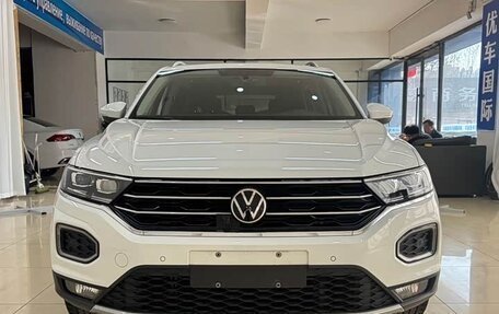 Volkswagen T-Roc I, 2022 год, 1 655 765 рублей, 2 фотография