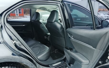 Toyota Camry, 2019 год, 2 395 000 рублей, 18 фотография