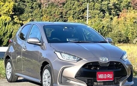 Toyota Yaris, 2022 год, 1 085 000 рублей, 1 фотография