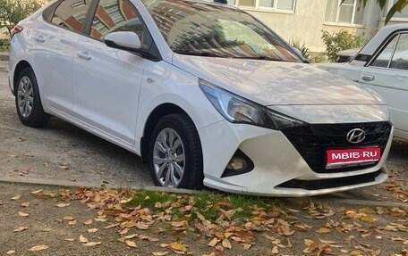 Hyundai Solaris II рестайлинг, 2021 год, 1 650 000 рублей, 1 фотография