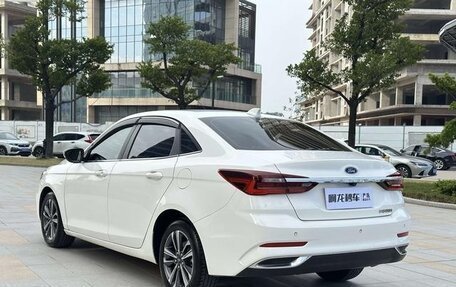 Ford Escort, 2021 год, 1 190 000 рублей, 5 фотография