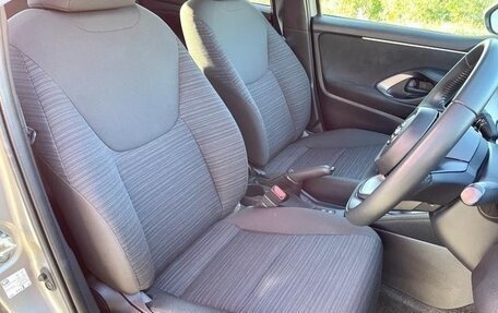 Toyota Yaris, 2022 год, 1 085 000 рублей, 9 фотография