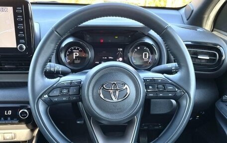 Toyota Yaris, 2022 год, 1 085 000 рублей, 8 фотография